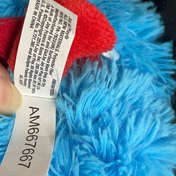 Marvel HideAway Pets Captain America 6-inch toy - Picture 9 of 11